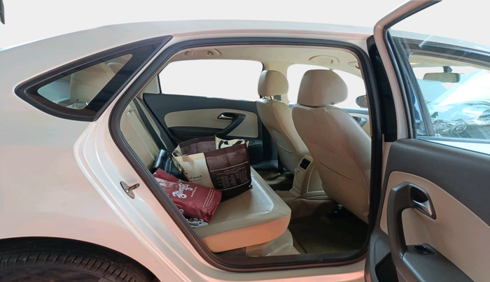 2014 Volkswagen Vento HIGHLINE DIESEL 1.6, Diesel, Manual, 1,84,455 km, interior