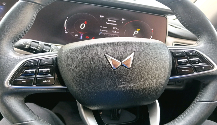 2022 Mahindra XUV700 AX 7 LUXURY D AT 7 STR, Diesel, Automatic, 86,282 km, interior