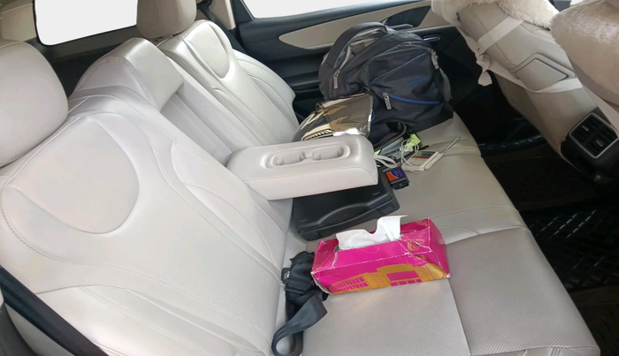 2022 Mahindra XUV700 AX 7 LUXURY D AT 7 STR, Diesel, Automatic, 86,282 km, interior