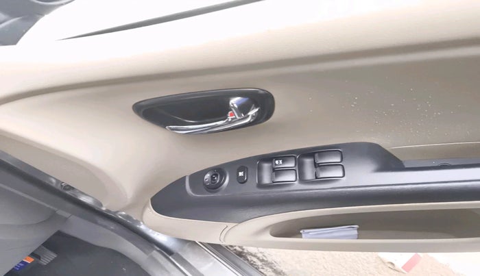 2013 Hyundai i10 SPORTZ 1.2, Petrol, Manual, 69,877 km, interior