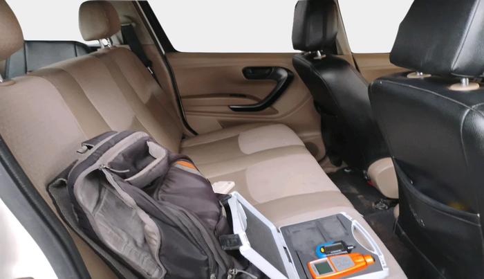 2017 Mahindra TUV300 T6, Diesel, Manual, 98,359 km, interior