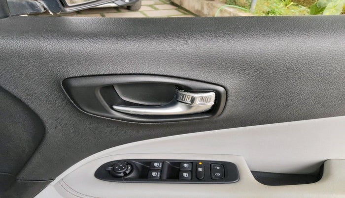 2017 Jeep Compass LIMITED (O) 2.0 DIESEL, Diesel, Manual, 1,19,365 km, interior