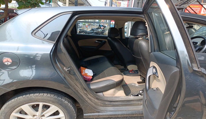 2016 Volkswagen Polo HIGHLINE1.2L, Petrol, Manual, 1,15,519 km, interior