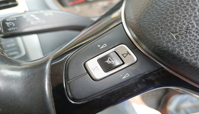 2016 Volkswagen Polo HIGHLINE1.2L, Petrol, Manual, 1,15,519 km, interior