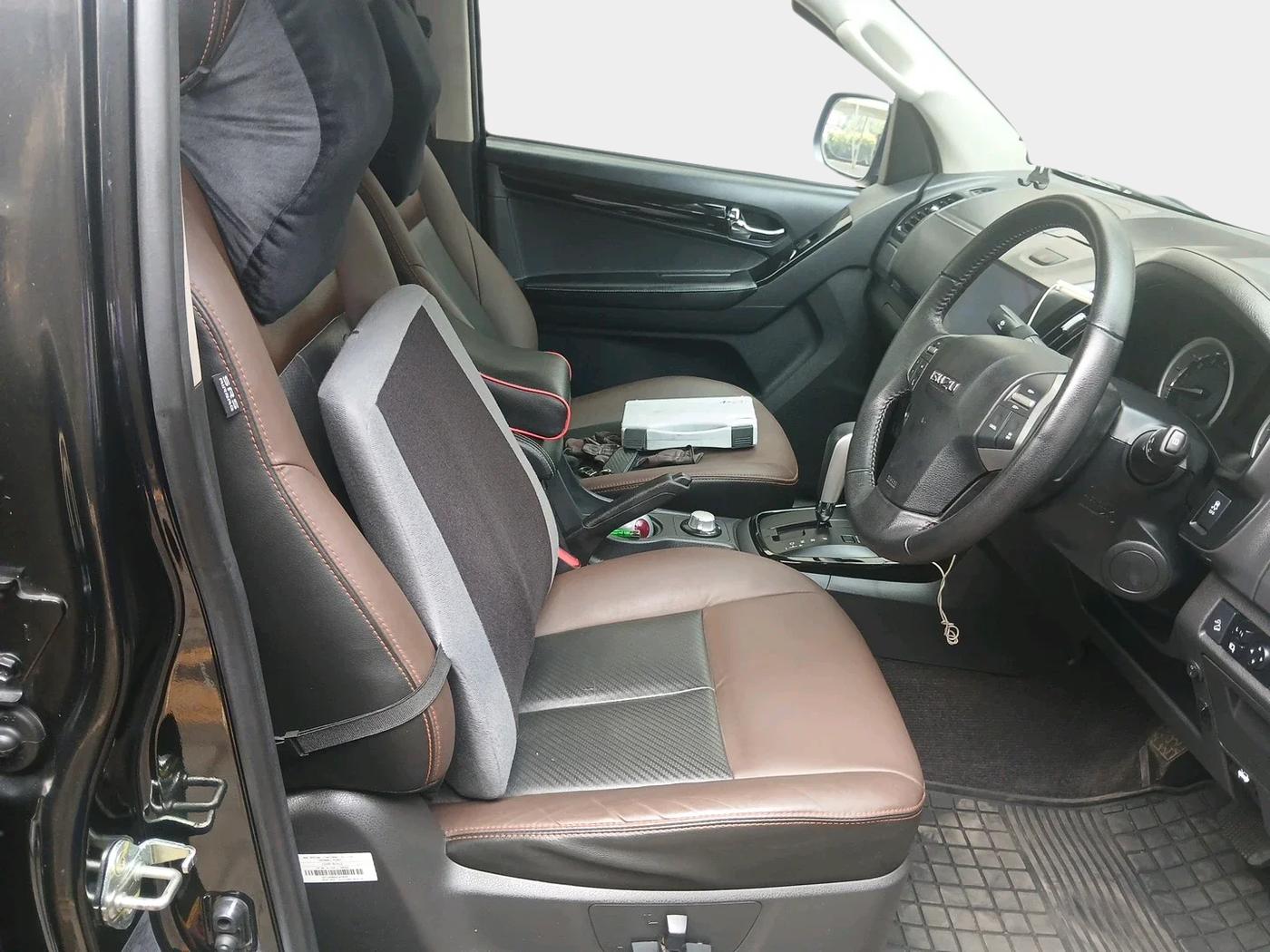 2023 ISUZU D-Max V Cross Z PRESTIGE 4X4AT, Diesel, Automatic, 29,652 km, interior