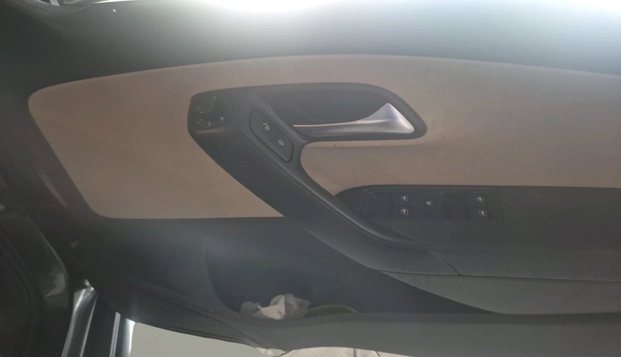 2017 Volkswagen Polo HIGHLINE1.2L, Petrol, Manual, 77,320 km, interior