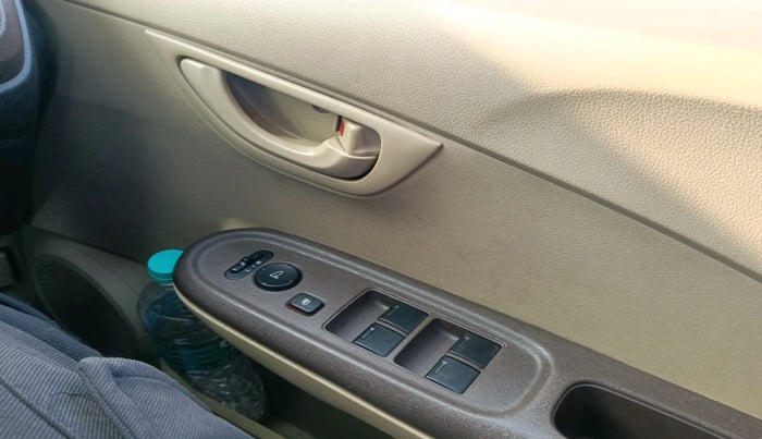 2013 Honda Amaze 1.5L I-DTEC S, Diesel, Manual, 1,07,050 km, interior