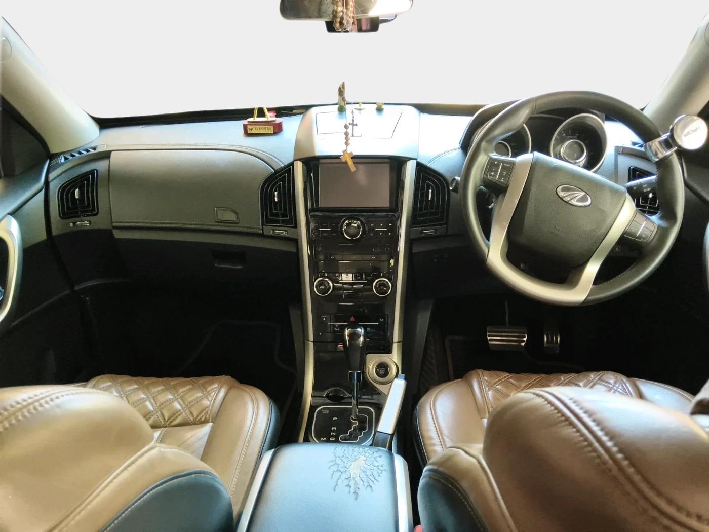 2019 Mahindra XUV500 W11 AT, Diesel, Automatic, 1,74,015 km, interior
