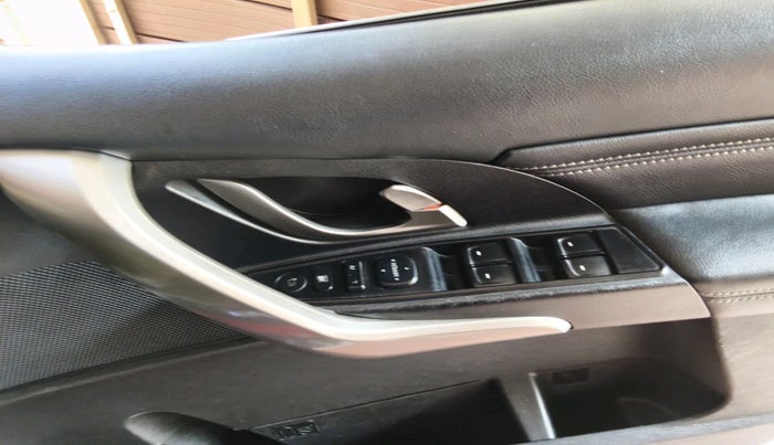 2019 Mahindra XUV500 W11 AT, Diesel, Automatic, 1,74,015 km, interior