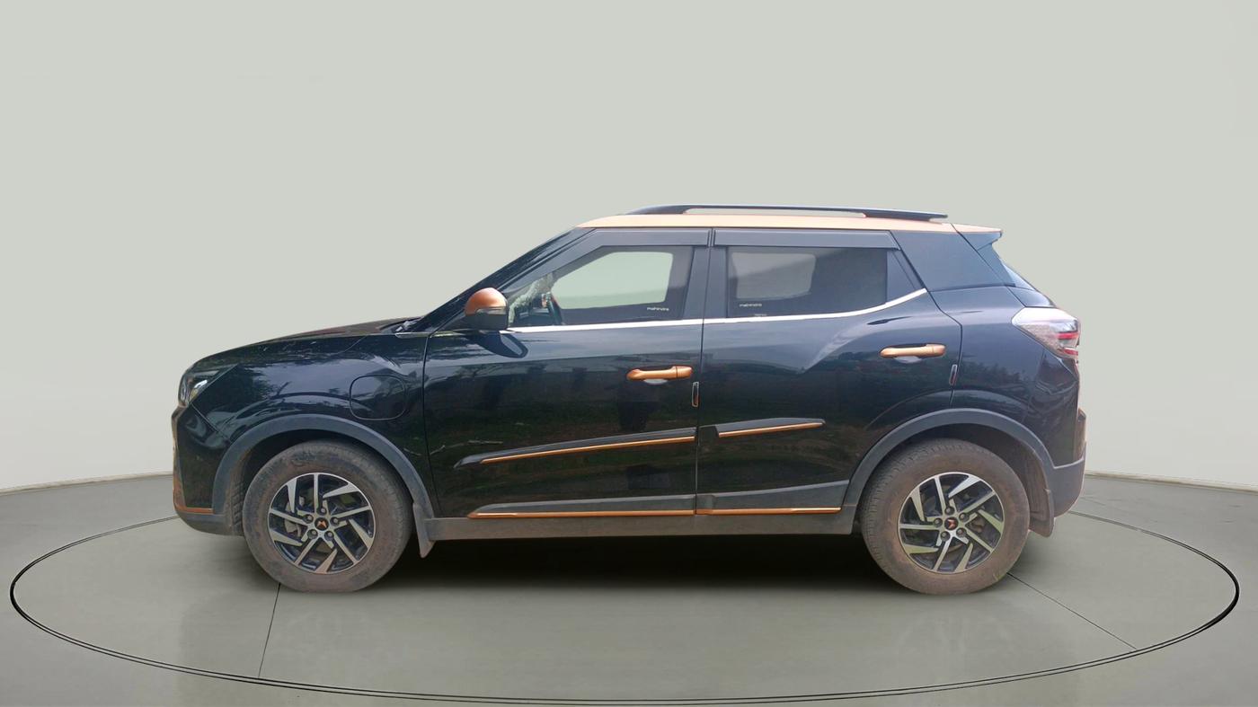 2024 Mahindra XUV400 EL Pro 34.5 KWH Dual Tone, Electric, Automatic, 16,006 km, exterior