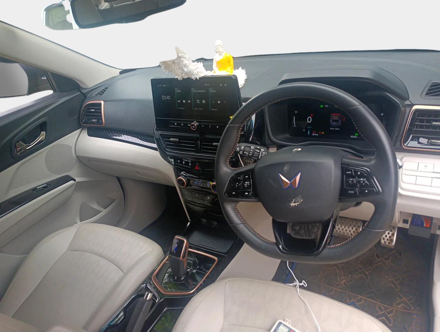 2024 Mahindra XUV400 EL Pro 34.5 KWH Dual Tone, Electric, Automatic, 16,006 km, interior