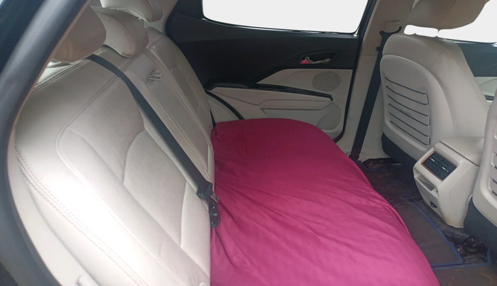 2024 Mahindra XUV400 EL Pro 34.5 KWH Dual Tone, Electric, Automatic, 16,006 km, interior