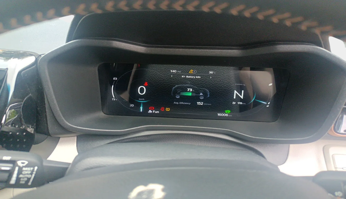 2024 Mahindra XUV400 EL Pro 34.5 KWH Dual Tone, Electric, Automatic, 16,006 km, interior