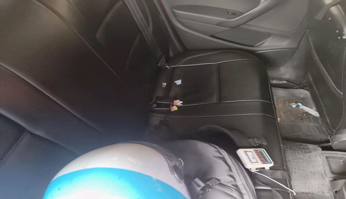 2016 Volkswagen Polo COMFORTLINE 1.5L, Diesel, Manual, 1,10,292 km, interior