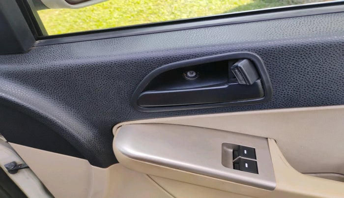 2011 Tata Indica Vista LX QUADRAJET, Diesel, Manual, 1,18,634 km, interior