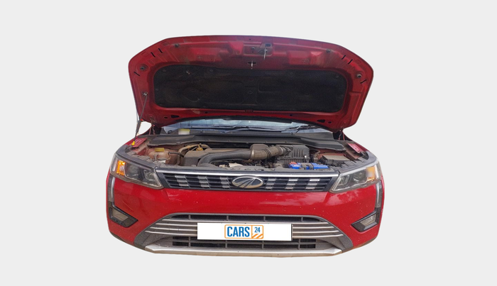 2020 Mahindra XUV300 W8 1.5 DIESEL AMT, Diesel, Automatic, 1,80,424 km, exterior