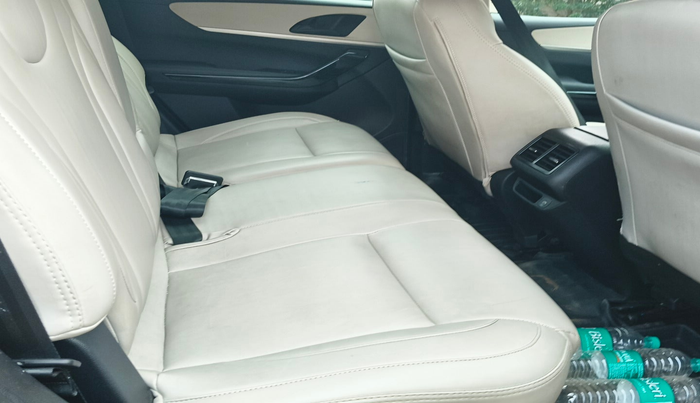 2024 Mahindra XUV700 AX 5 D MT 7 STR, Diesel, Manual, 50,617 km, interior