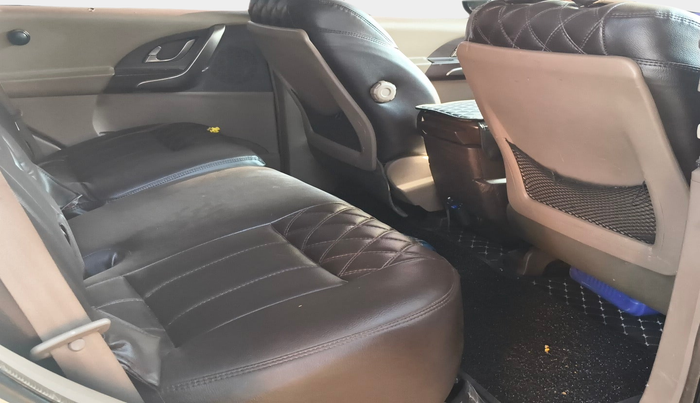 2012 Mahindra XUV500 W8, Diesel, Manual, 1,42,037 km, interior