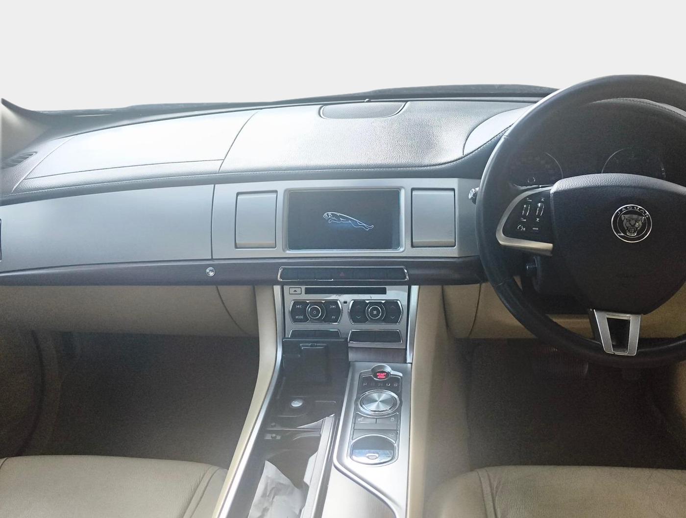 2014 Jaguar XF 2.2 DIESEL, Diesel, Automatic, 1,02,053 km, interior