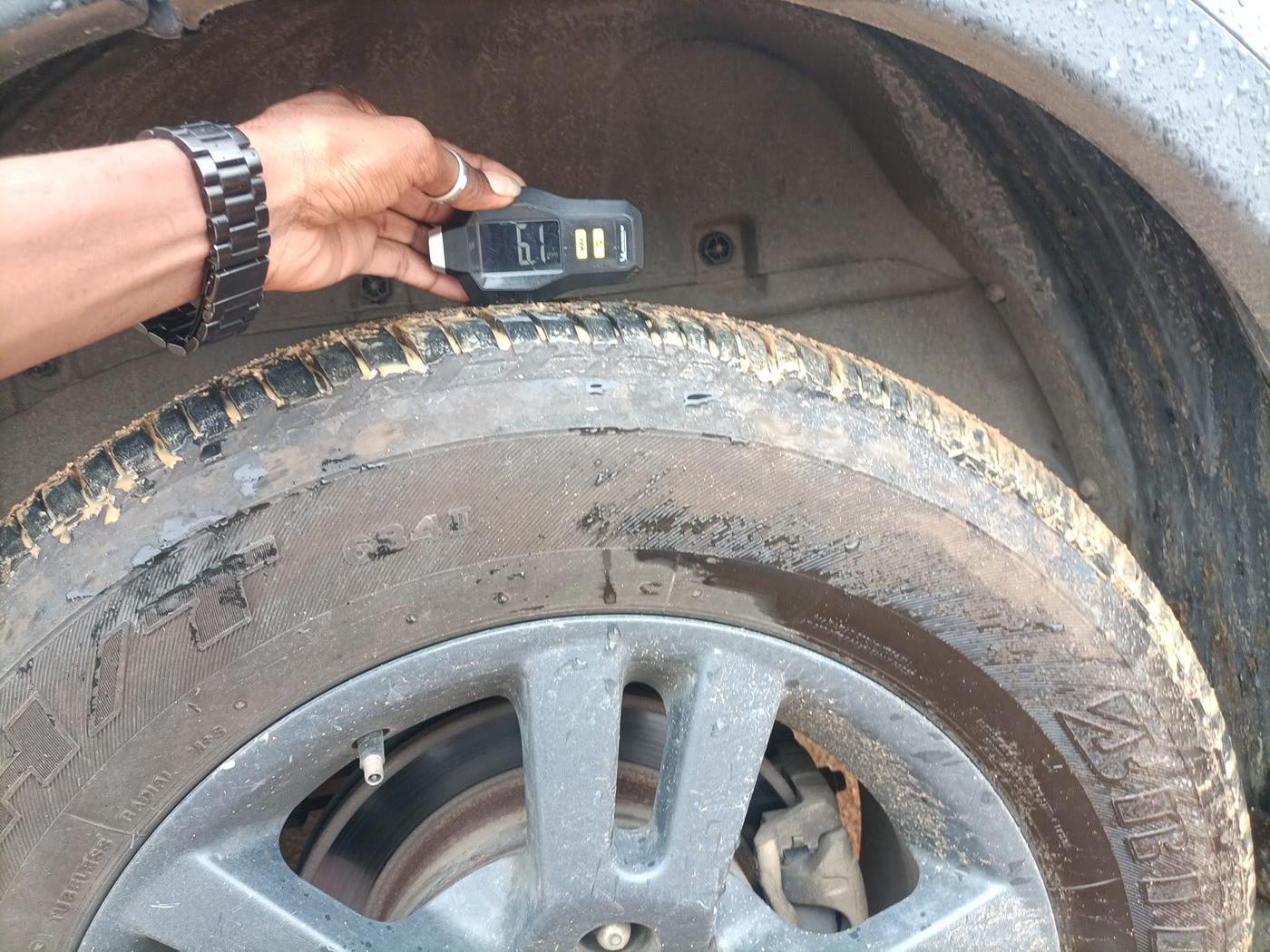 2019 Tata Hexa XTA 4X2 6 STR, Diesel, Automatic, 1,47,241 km, tyre