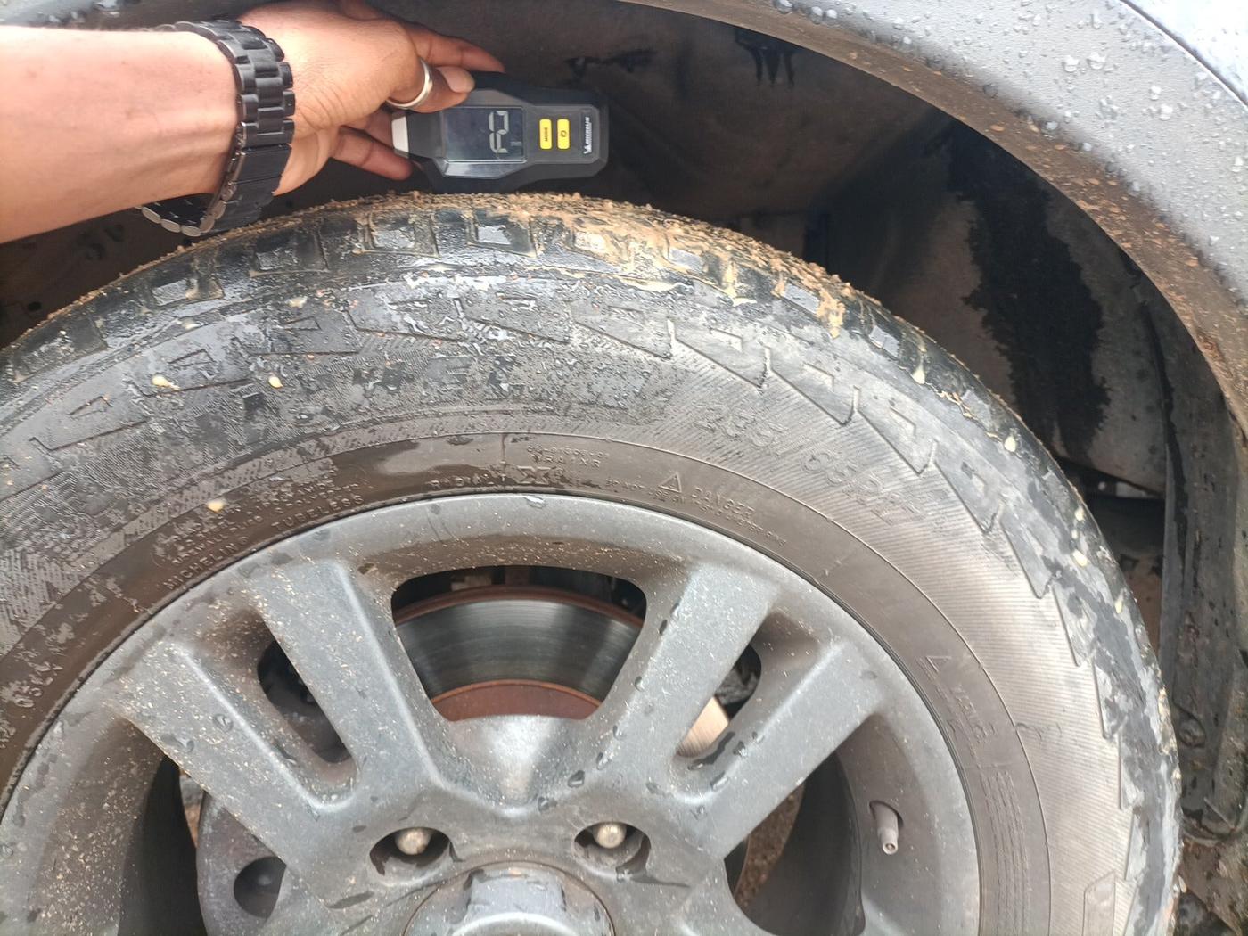 2019 Tata Hexa XTA 4X2 6 STR, Diesel, Automatic, 1,47,241 km, tyre