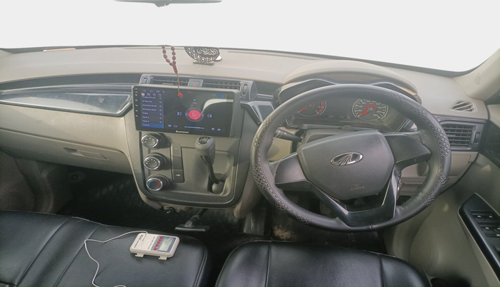 2016 Mahindra Kuv100 K4 6 STR, Petrol, Manual, 61,985 km, interior