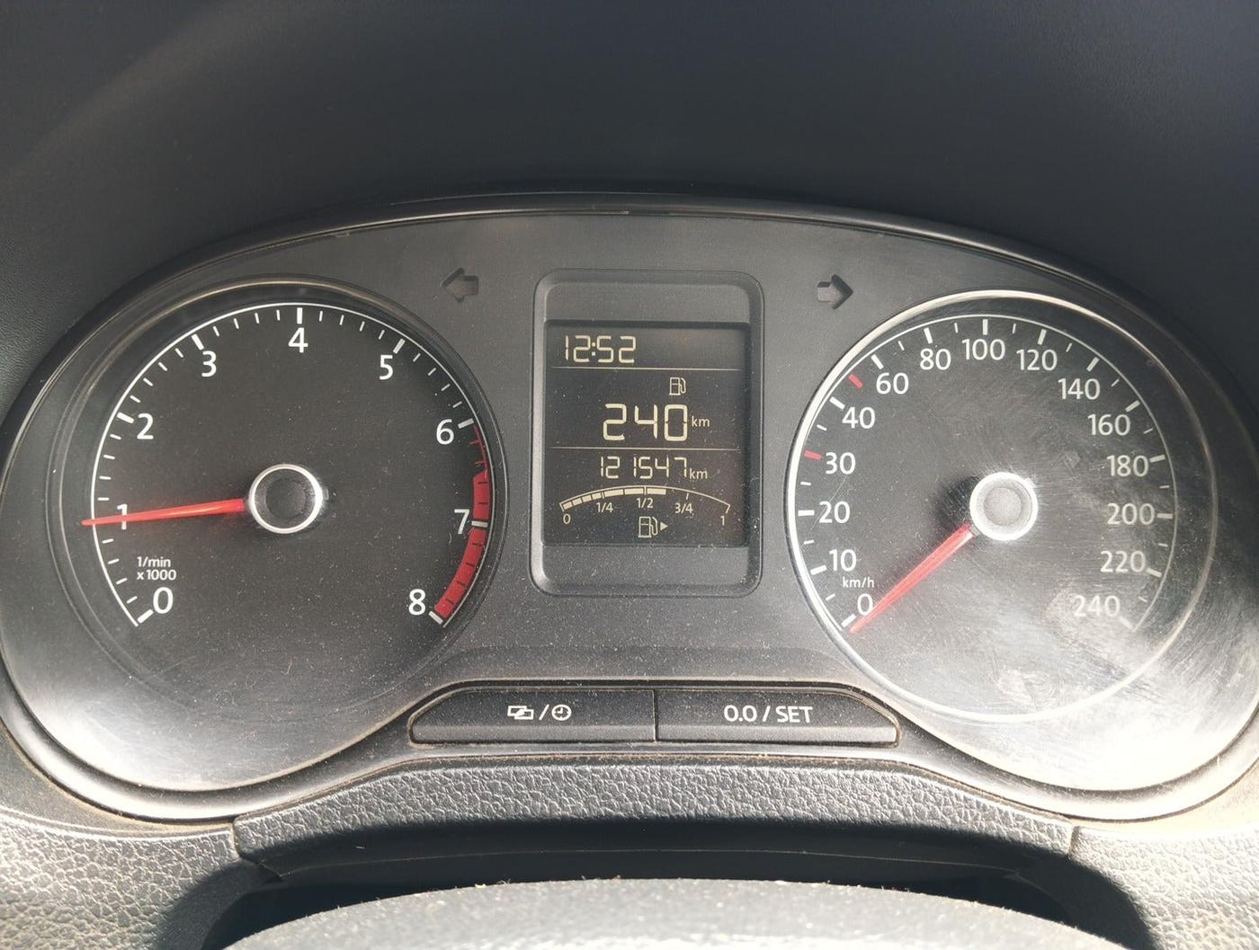2018 Volkswagen Ameo HIGHLINE PLUS 1.0L 16 ALLOY, Petrol, Manual, 1,21,547 km, interior