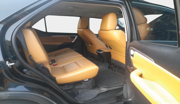 2024 Toyota Fortuner 4X4 AT 2.8 DIESEL, Diesel, Automatic, 36,726 km, interior