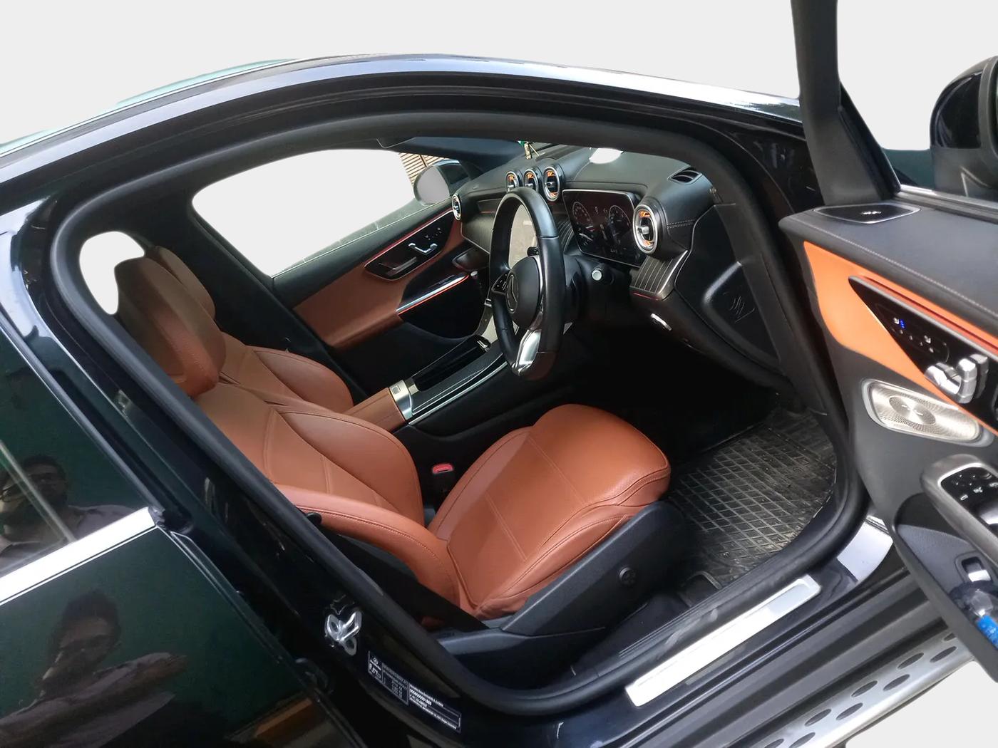 2024 Mercedes Benz GLC CLASS 300 4MATIC, Hybrid, Automatic, 28,100 km, interior