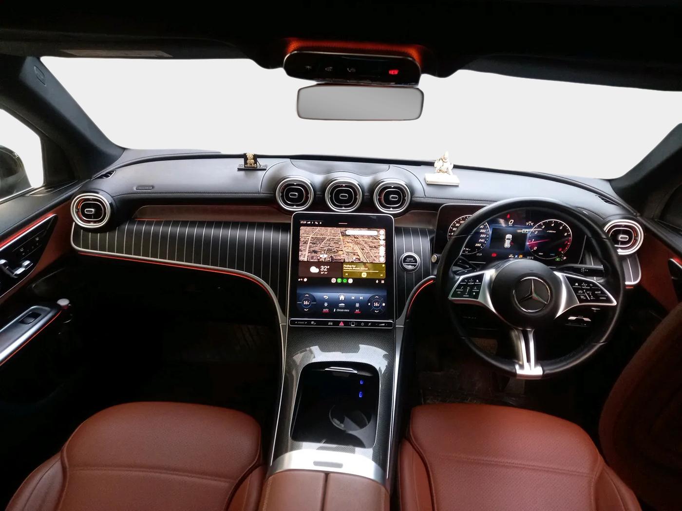 2024 Mercedes Benz GLC CLASS 300 4MATIC, Hybrid, Automatic, 28,100 km, interior