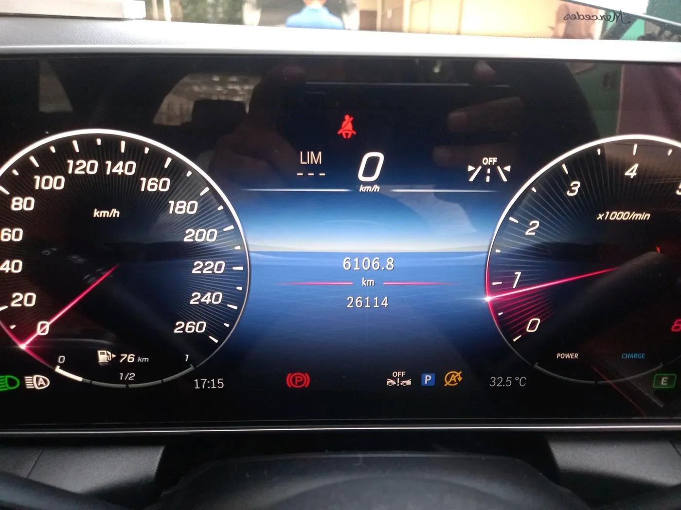 2024 Mercedes Benz GLC CLASS 300 4MATIC, Hybrid, Automatic, 28,100 km, interior