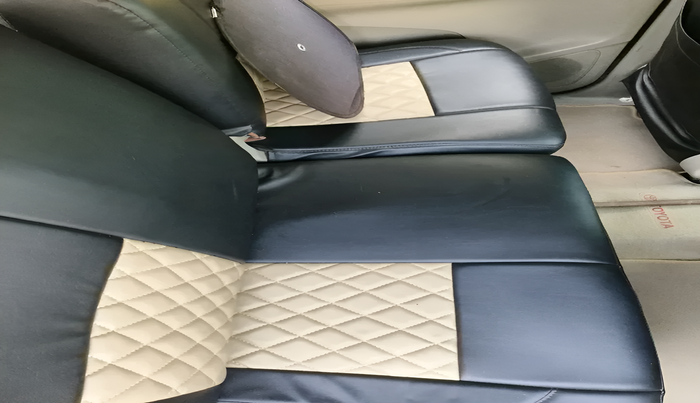 2012 Toyota Innova 2.5 G 8 STR, Diesel, Manual, 1,28,094 km, interior
