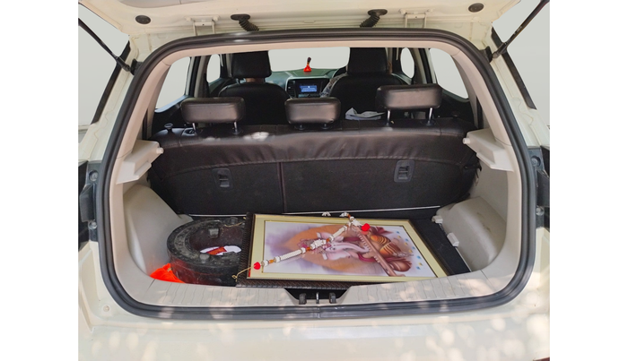 2019 Mahindra XUV300 W8 1.5 DIESEL, Diesel, Manual, 1,41,342 km, exterior