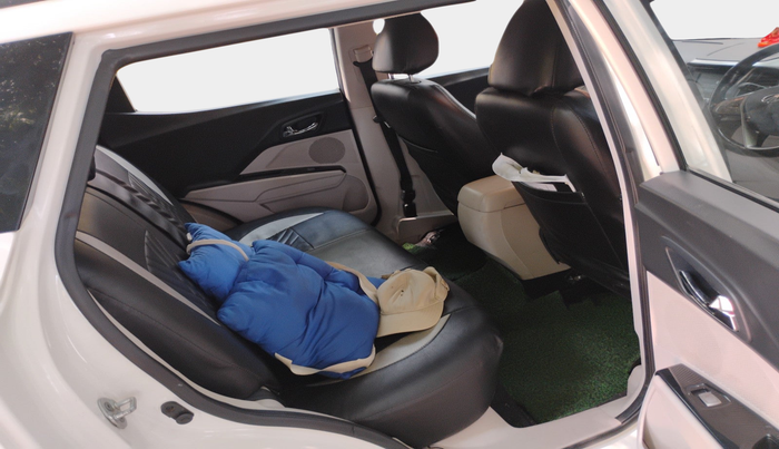 2019 Mahindra XUV300 W8 1.5 DIESEL, Diesel, Manual, 1,41,342 km, interior