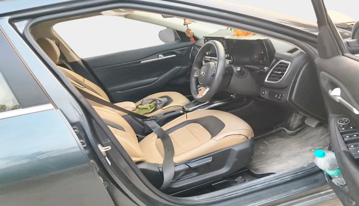 2020 KIA SELTOS HTK PLUS AT 1.5 DIESEL, Diesel, Automatic, 39,400 km, interior