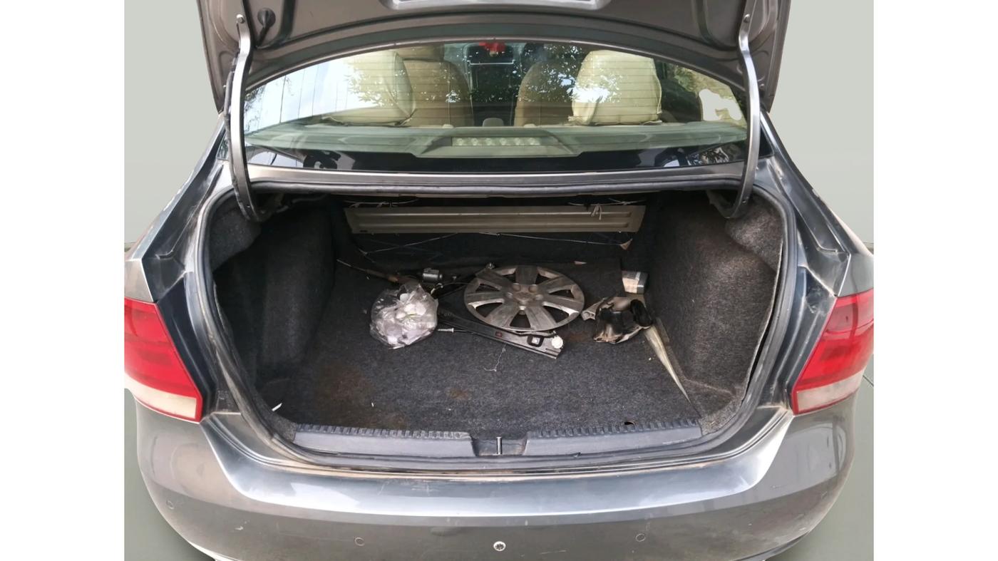 2013 Volkswagen Vento TRENDLINE 1.6, Petrol, Manual, 1,23,447 km, exterior