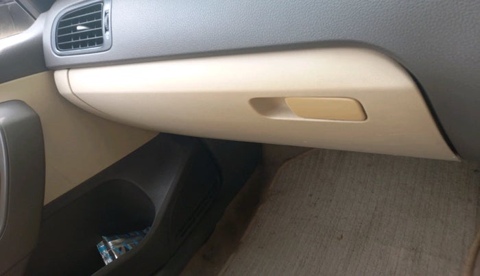 2011 Volkswagen Vento HIGHLINE 1.6 MPI, Petrol, Manual, 95,692 km, interior