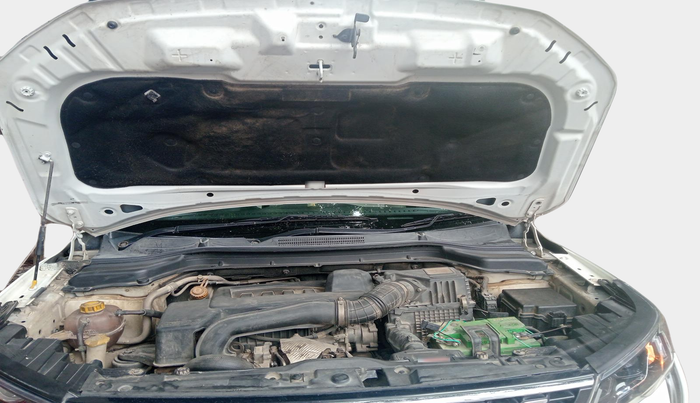 2019 Mahindra XUV300 W8 (O) 1.5 DIESEL, Diesel, Manual, 1,52,000 km, exterior