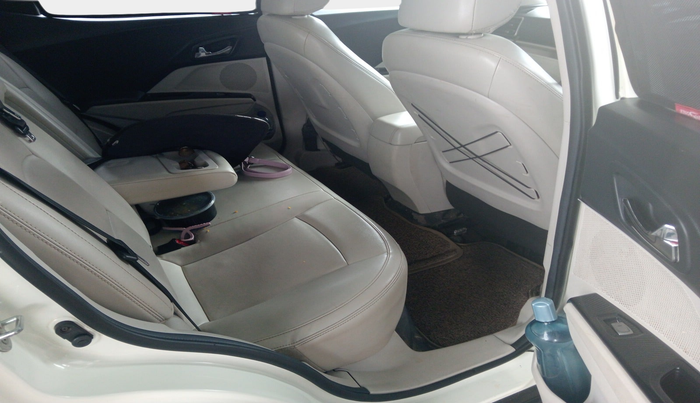 2019 Mahindra XUV300 W8 (O) 1.5 DIESEL, Diesel, Manual, 1,52,000 km, interior