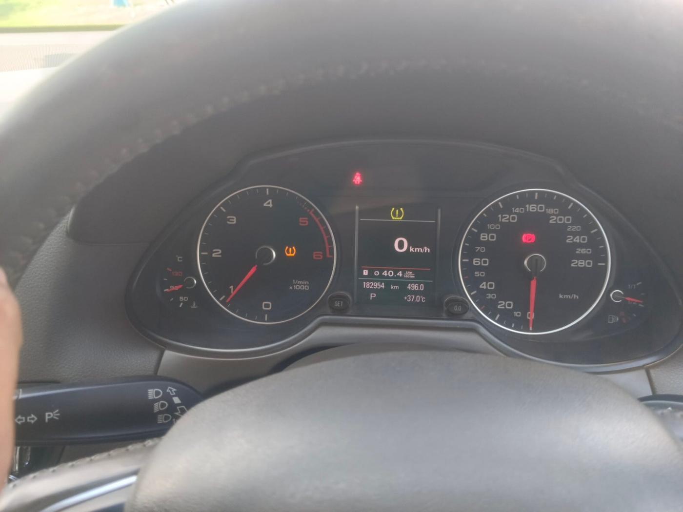 2013 Audi Q5 2.0 TDI QUATTRO, Diesel, Automatic, 1,83,000 km, interior