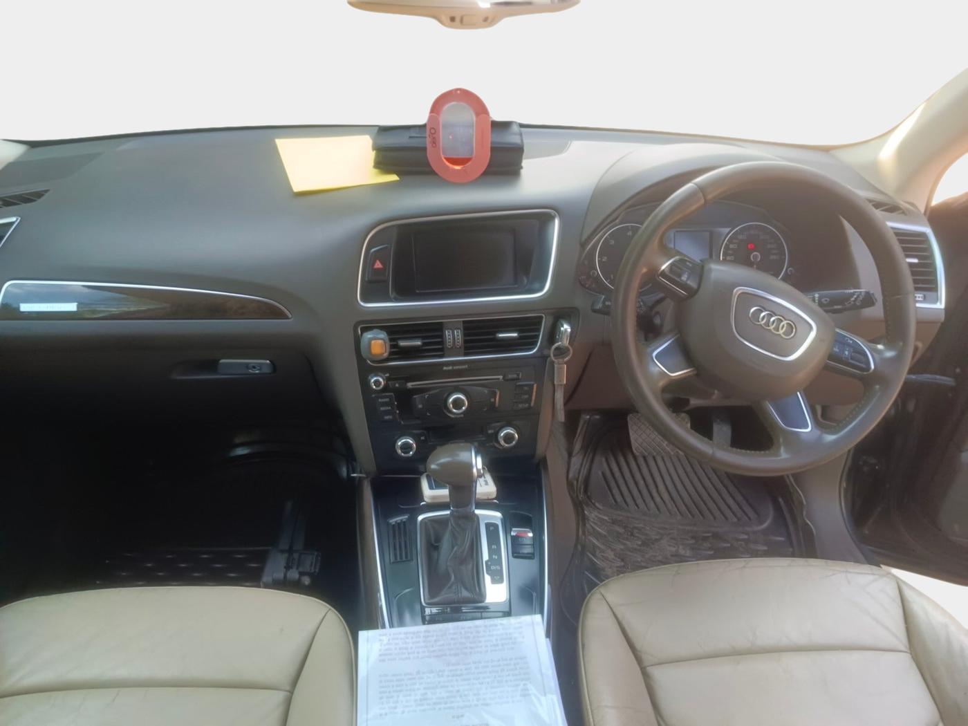 2013 Audi Q5 2.0 TDI QUATTRO, Diesel, Automatic, 1,83,000 km, interior