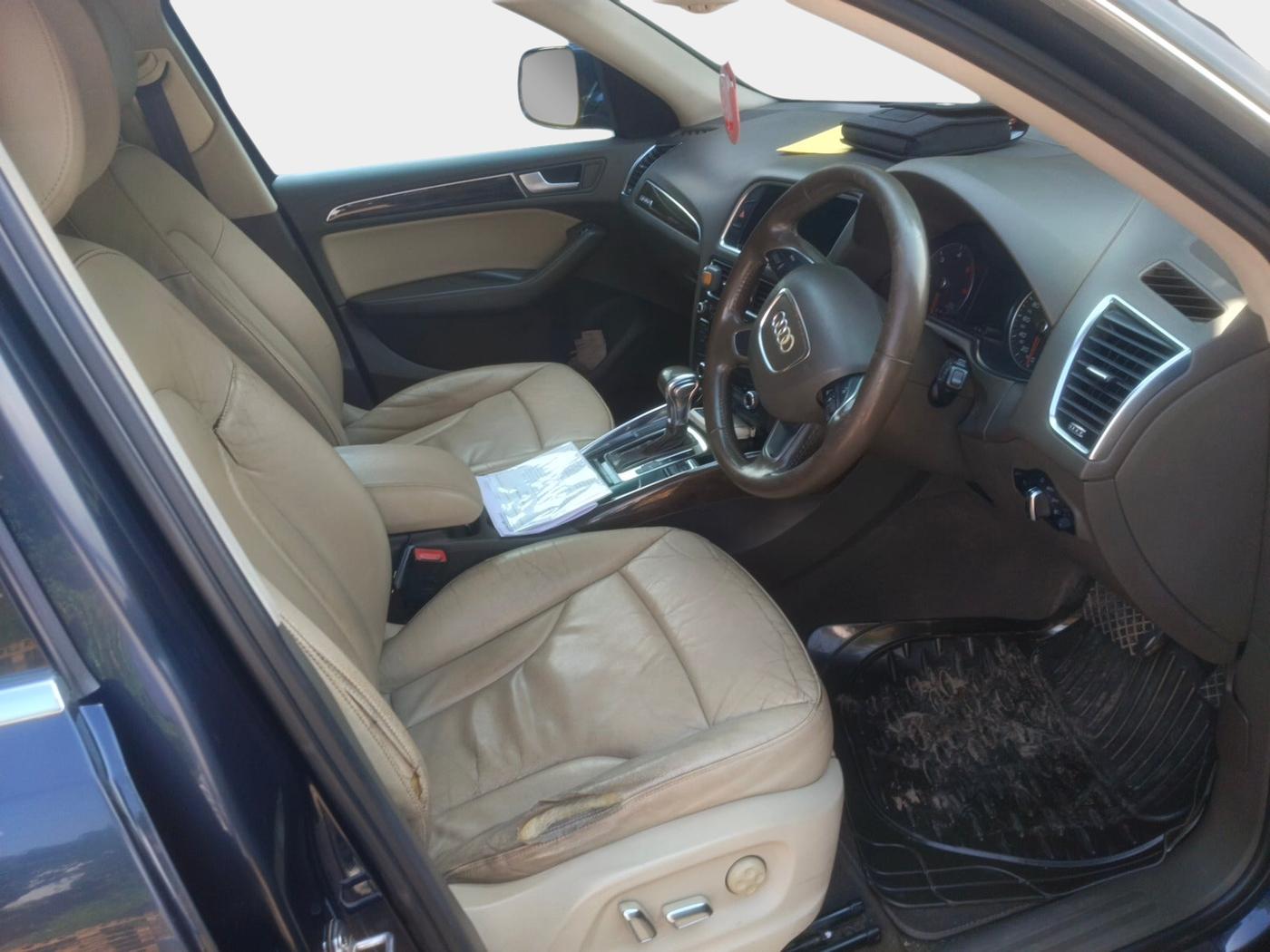 2013 Audi Q5 2.0 TDI QUATTRO, Diesel, Automatic, 1,83,000 km, interior
