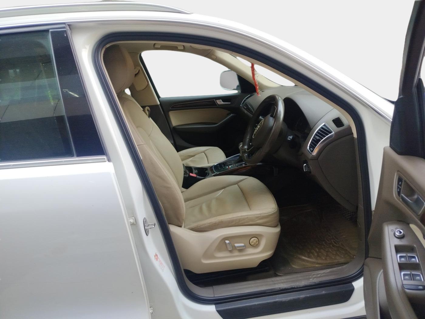 2013 Audi Q5 2.0 TDI QUATTRO, Diesel, Automatic, 1,40,731 km, interior