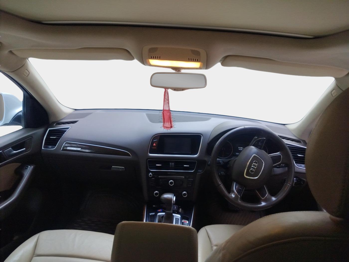 2013 Audi Q5 2.0 TDI QUATTRO, Diesel, Automatic, 1,40,731 km, interior