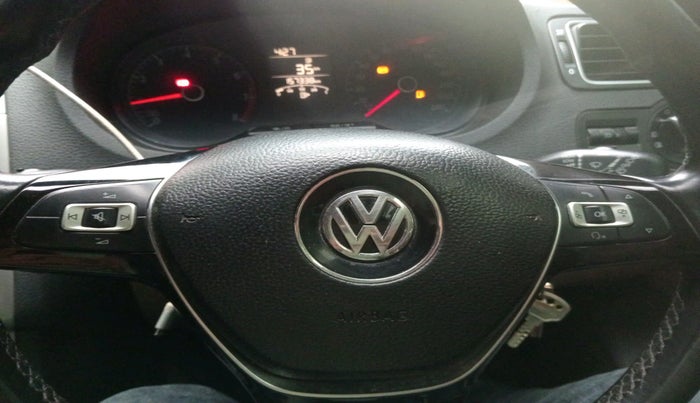 2016 Volkswagen Polo HIGHLINE1.2L, Petrol, Manual, 1,57,338 km, interior