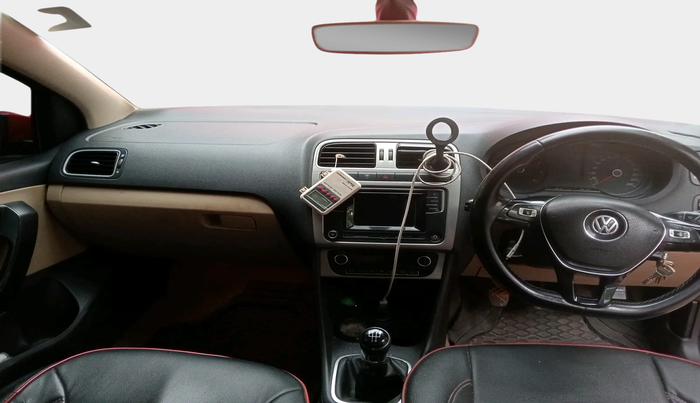 2016 Volkswagen Polo HIGHLINE1.2L, Petrol, Manual, 1,57,338 km, interior