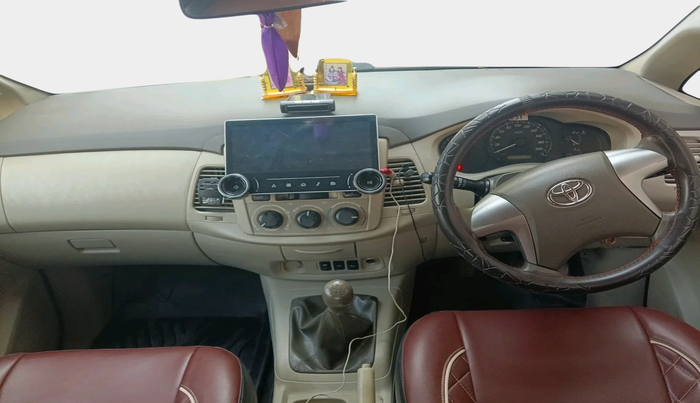 2014 Toyota Innova 2.5 GX 7 STR, Diesel, Manual, 96,442 km, interior