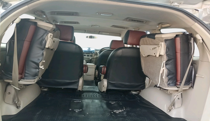 2014 Toyota Innova 2.5 GX 7 STR, Diesel, Manual, 96,442 km, interior