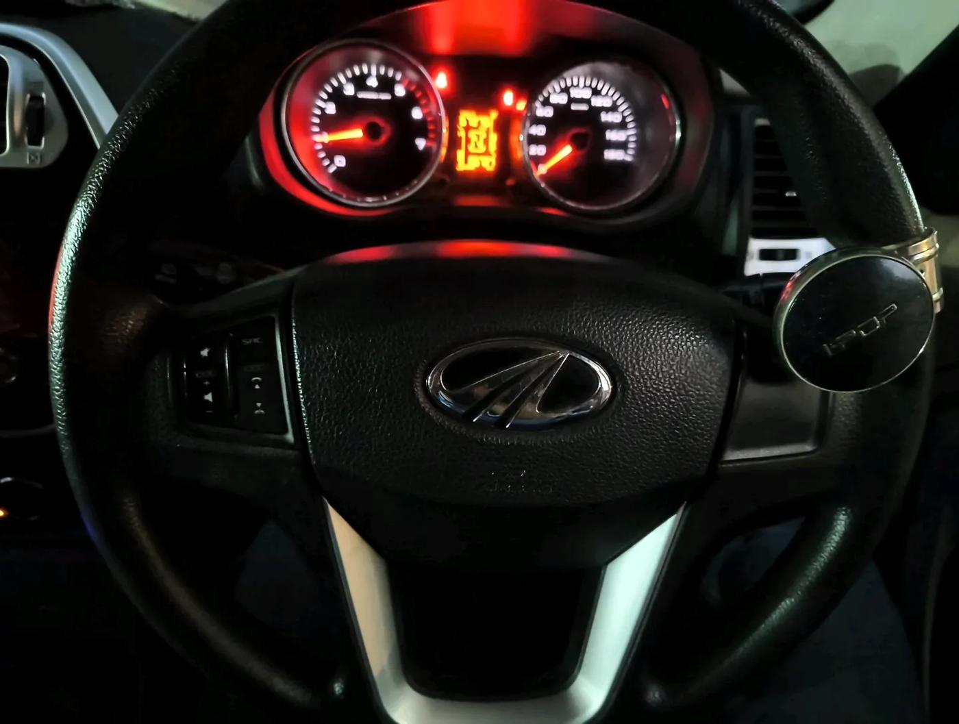 2017 Mahindra TUV300 T8, Diesel, Manual, 86,727 km, interior