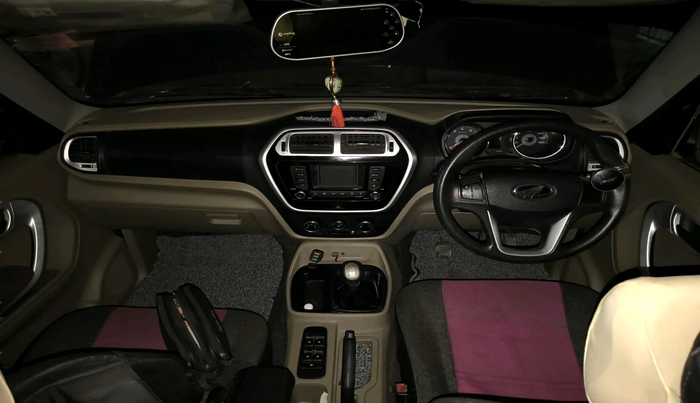 2017 Mahindra TUV300 T8, Diesel, Manual, 86,727 km, interior
